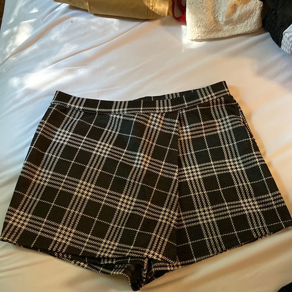Skort black and white plaid